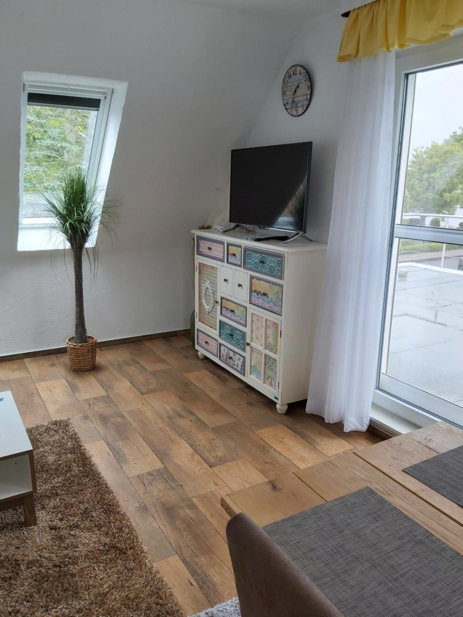 Ferienwohnung Yachthafen De Lorenzo 카롤리넨시엘 외부 사진